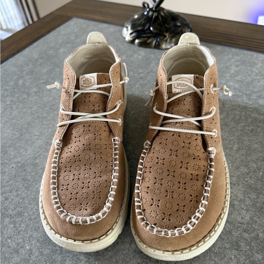 Hey Dude Women’s mid suede Boho